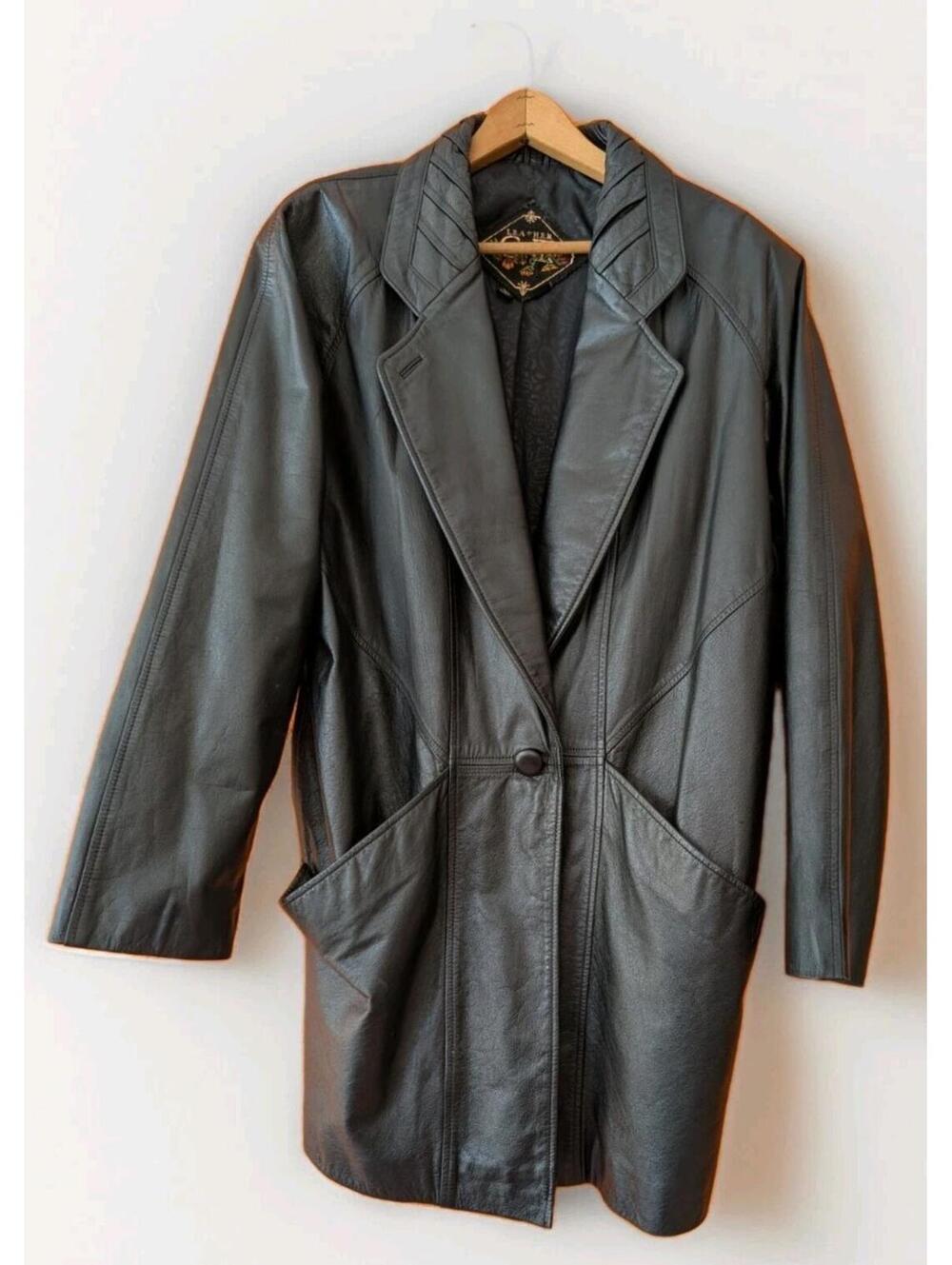 Vintage G-III size Medium Women’s Black Leather Button Up Jacket Coat Boho